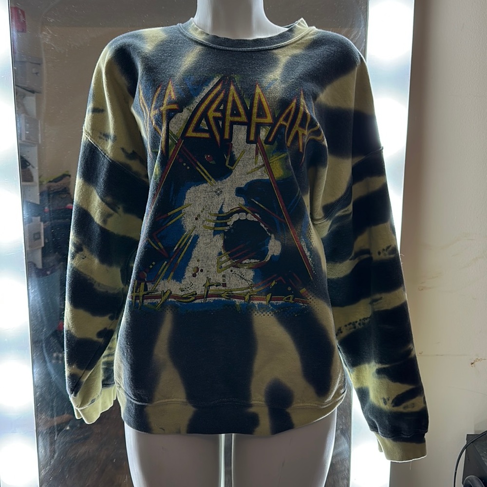 Oversized crewneck sweater